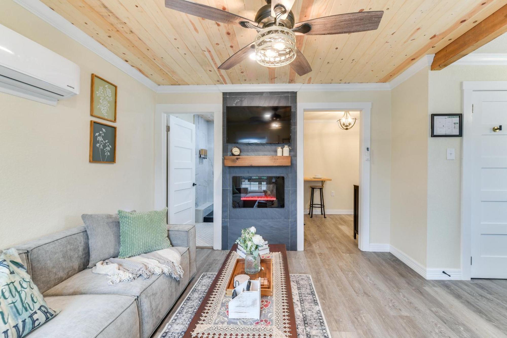 Chic Waco Studio With Fire Pit - 2 Mi To Downtown! Apartment Exterior photo